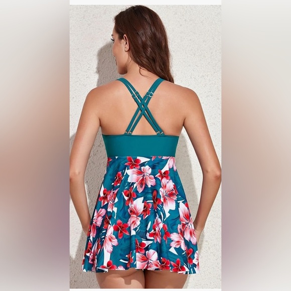 Floral Teal Swim Dress
Casual and elegant
Full coverage black bottom brief - Picture 5 of 8